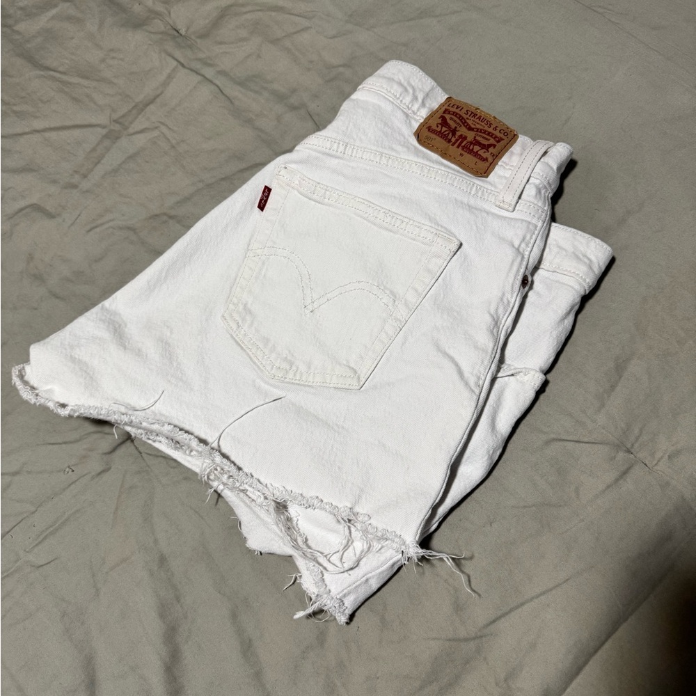 Women’s Levi 501 Shorts - White, Size 32